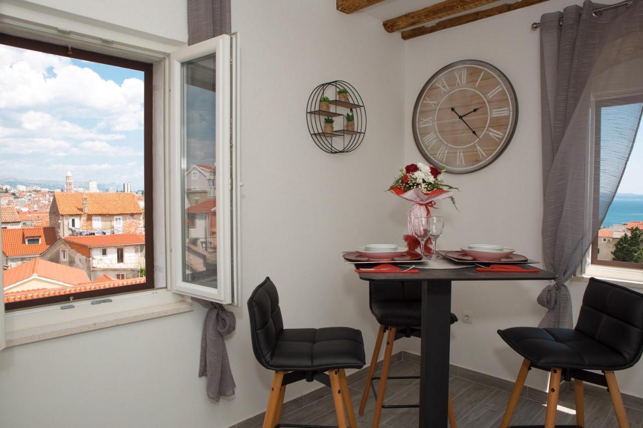 Apartments Angela With Old Town View سبليت المظهر الخارجي الصورة